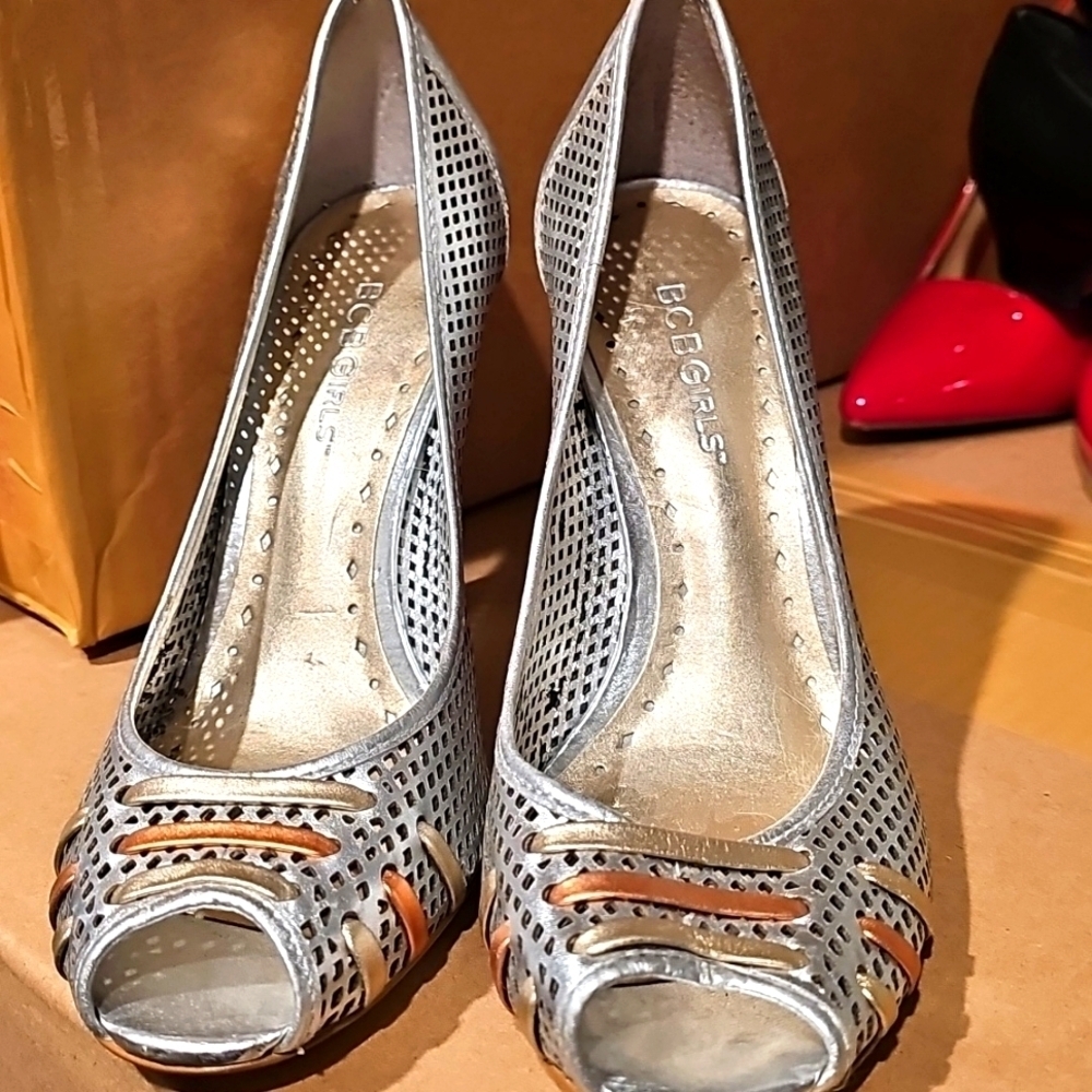 BGC girls, Womens Size 7B, Silver peep toe Heels